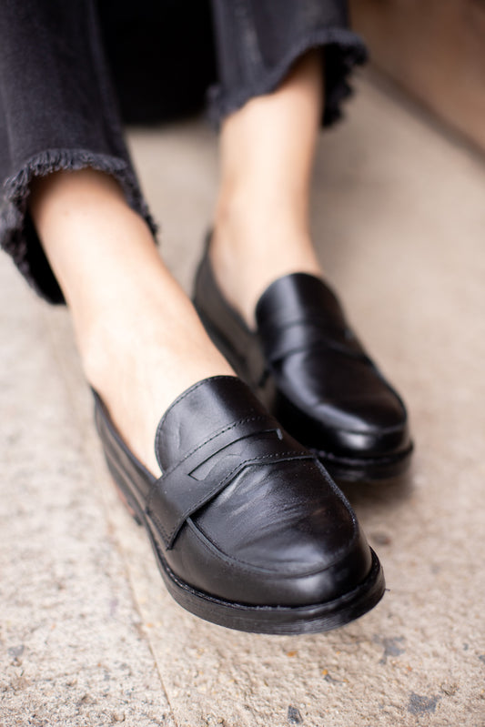 mocasín negro liso